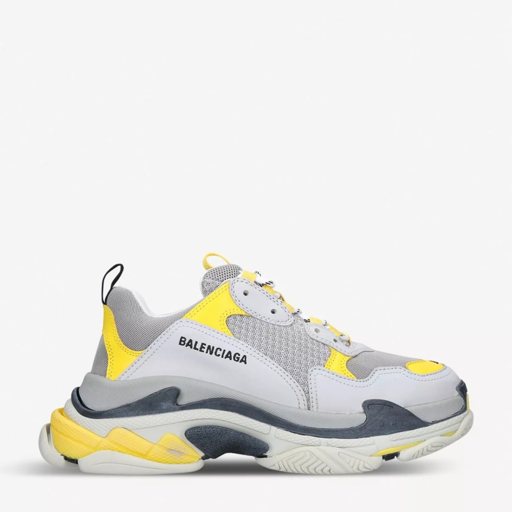 🆕 Balenciaga Triple S Sneakers - Size 42